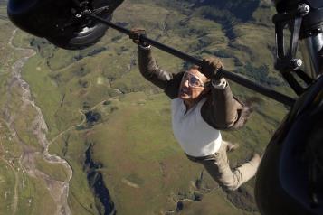 Tom Cruise rompe récord Guinness con peligrosa escena