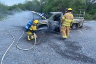 Acaba fuego con vehículo de familia Acaba fuego con vehículo de familia