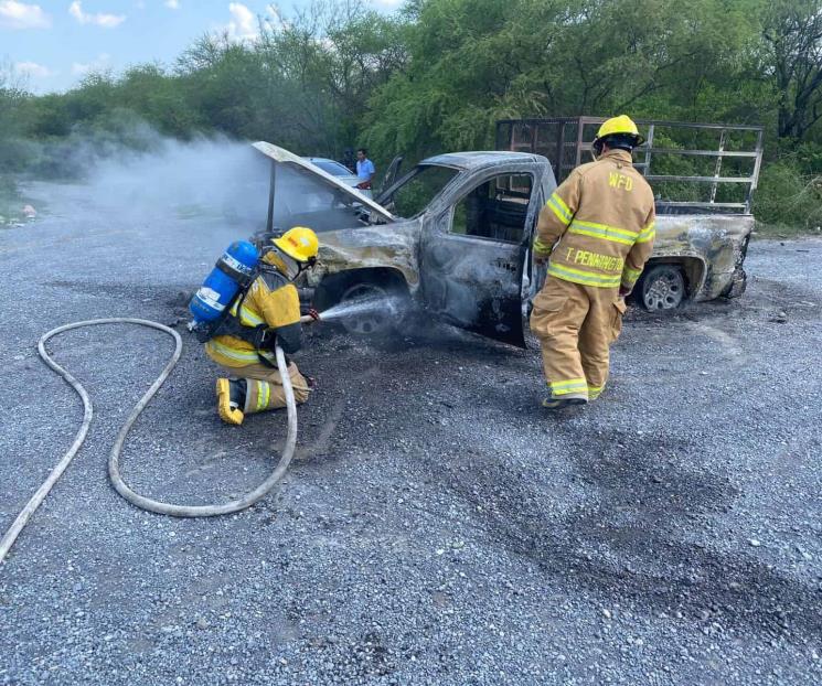 Acaba fuego con vehículo de familia Acaba fuego con vehículo de familia