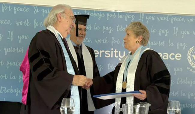 Entregan a Alicia Bárcena, doctorado Honoris Causa en Costa Rica