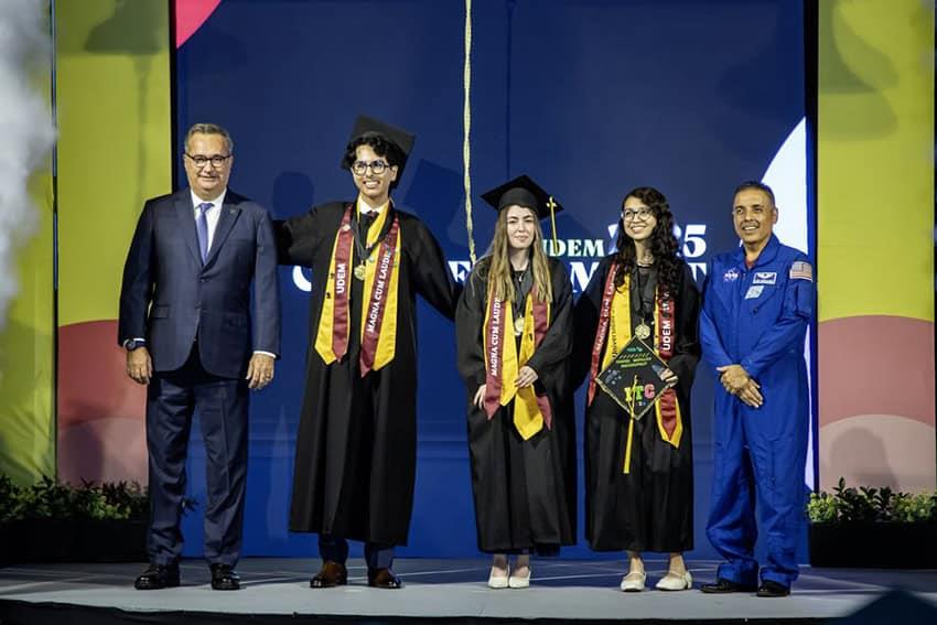 "Sal de tu zona de confort y nunca te rindas", aconseja astronauta "Sal de tu zona de confort y nunca te rindas", aconseja astronauta