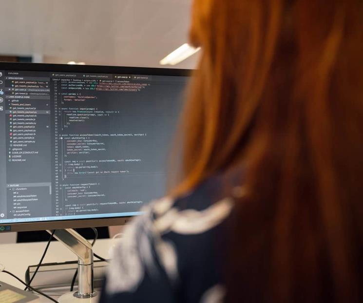 Mujeres en TIC ganan 56% más que en otros sectores Mujeres en TIC ganan 56% más que en otros sectores