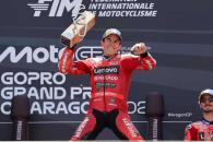 Gana Marc Márquez en Aragón y sigue de líder en el MotoGP