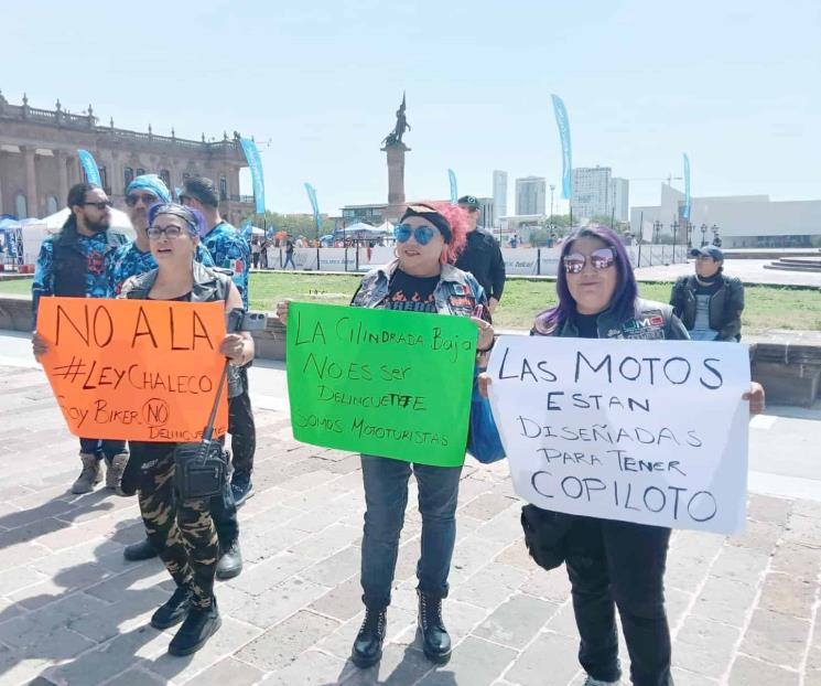 Protestan motociclistas por la ´Ley Chaleco´ Protestan motociclistas por la ´Ley Chaleco´