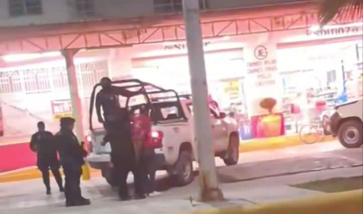 Luego de presuntamente cometer un robo a una tienda, el presunto responsable fue detenido por elementos de la policía municipal, el sábado en el municipio de Doctor Arroyo.
