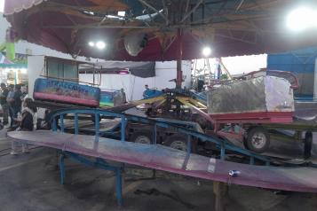 Lesiona juego mecánico a pareja