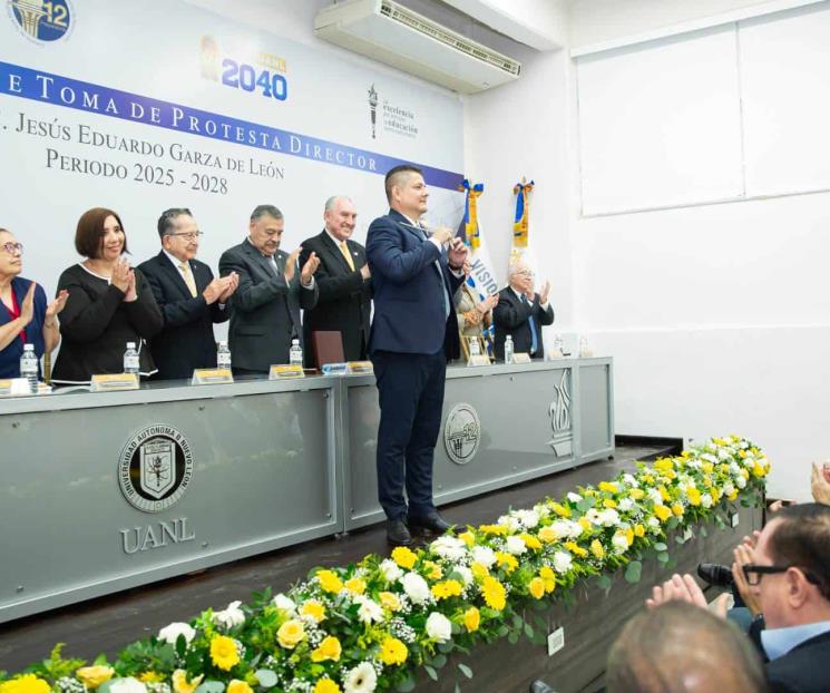 Realizan toma de protesta del director de Prepa 12 Realizan toma de protesta del director de Prepa 12