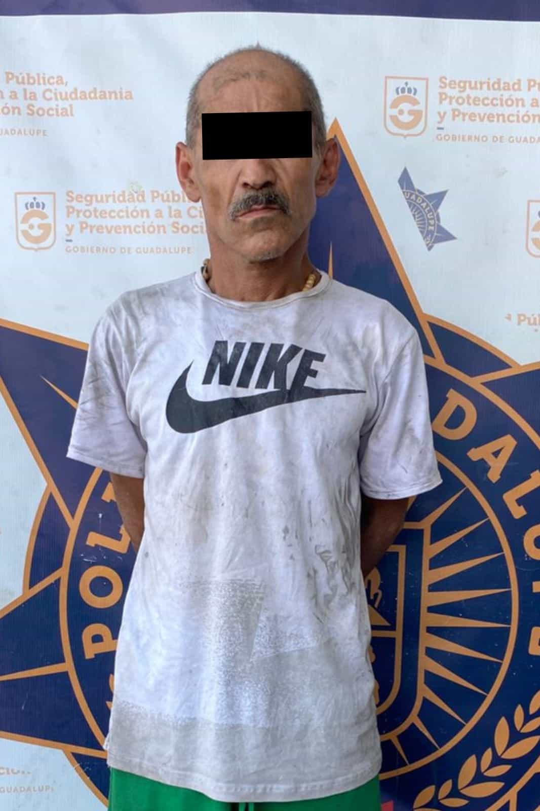 Luego de irrumpir en una casa asegurada por la Fiscalía General de Justicia por el delito de narcomenudeo, un hombre fue detenido por policías de Guadalupe.