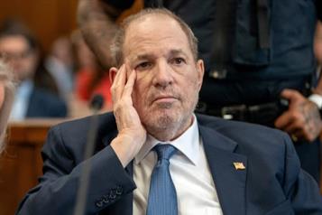 Solicita defensa de Weinstein absoluci&oacute;n en juicio por violaci&oacute;n