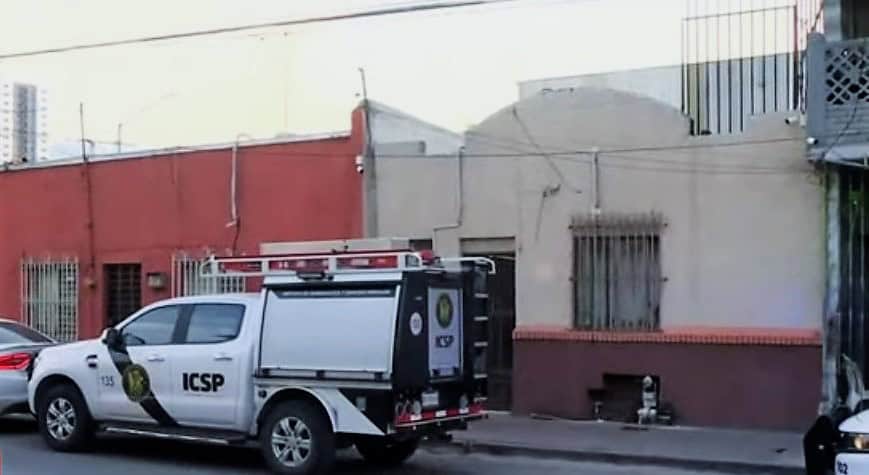 Elementos de la Agencia Estatal de Investigaciones, indagan la muerte de una bebita que fue encontrada sin vida en el interior de una vivienda de la Colonia Industrial.
