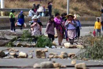 Mueren dos policías en choque con simpatizantes de Evo Morales