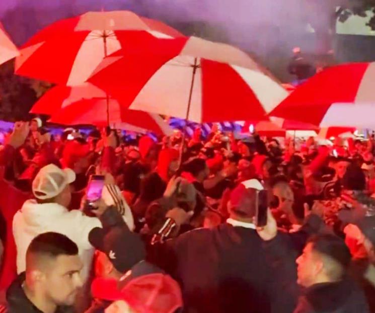 Seguidores despiden a River Plate rumbo al Mundial de Clubes Seguidores despiden a River Plate rumbo al Mundial de Clubes
