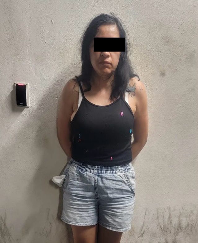 Una pareja y un menor de edad, originarios del Estado de México, y que cometieron un robo tipo fardero que ascienden a 47 mil pesos en una tienda, fueron arrestados por elementos de la Policía de San Pedro.