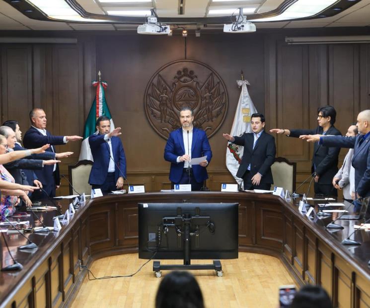 Toma protesta Adrián a integrantes del Consejo de Innovación Toma protesta Adrián a integrantes del Consejo de Innovación
