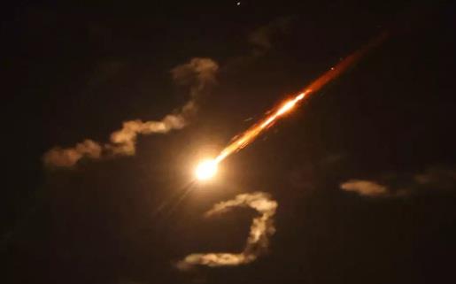 Irán lanza cientos de misiles contra Israel Irán lanza cientos de misiles contra Israel