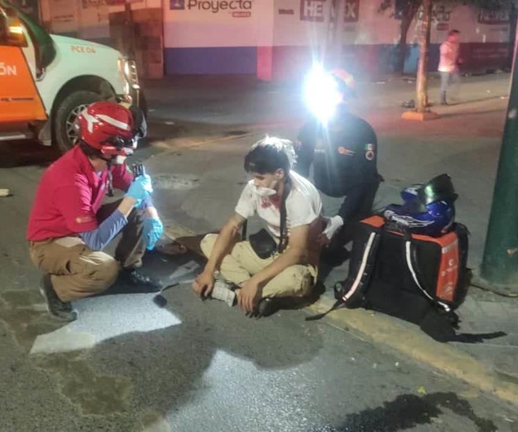 Atropella motociclista a peatón en el centro de Monterrey Atropella motociclista a peatón en el centro de Monterrey