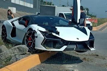 Choca su Lamborghini  de 15 mdp