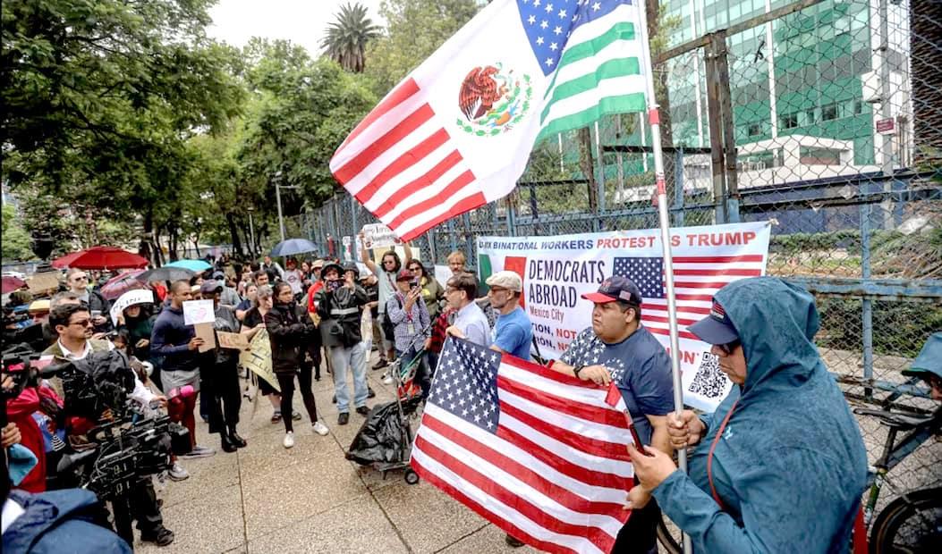 Manifestantes mexicanos se unen a protestas No Kings Manifestantes mexicanos se unen a protestas No Kings