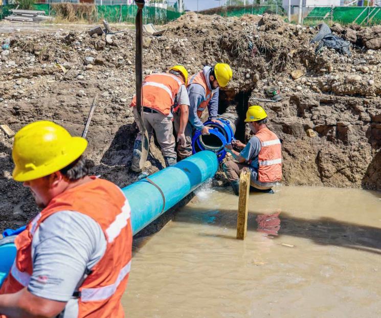 Se registra enorme fuga de agua sobre el Río Santa Catarina Se registra enorme fuga de agua sobre el Río Santa Catarina