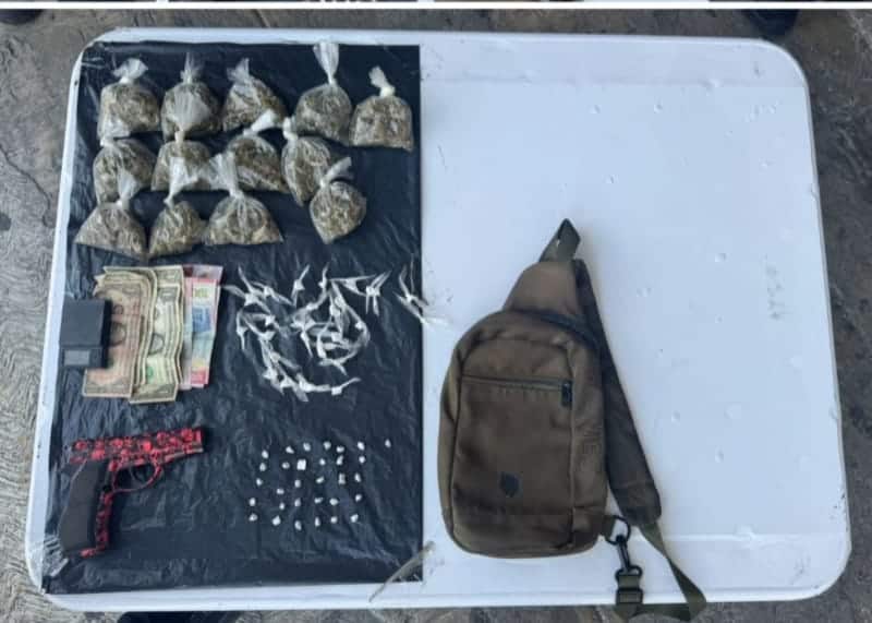 En medio de un operativo, un hombre presuntamente relacionado con robos en motocicleta a negocios y transeúntes en la zona oriente del municipio, fue capturado por agentes de la Unidad de Investigación de la Policía de Guadalupe.