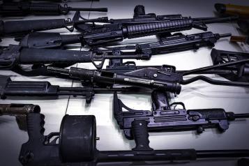 Reduce Defensa compras a fabricantes de armas de EU