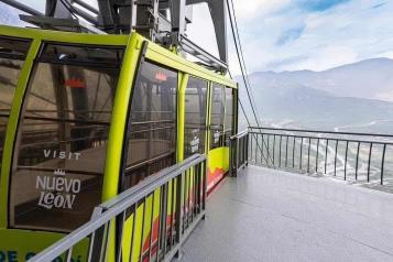 Falla teleférico y quedan varados