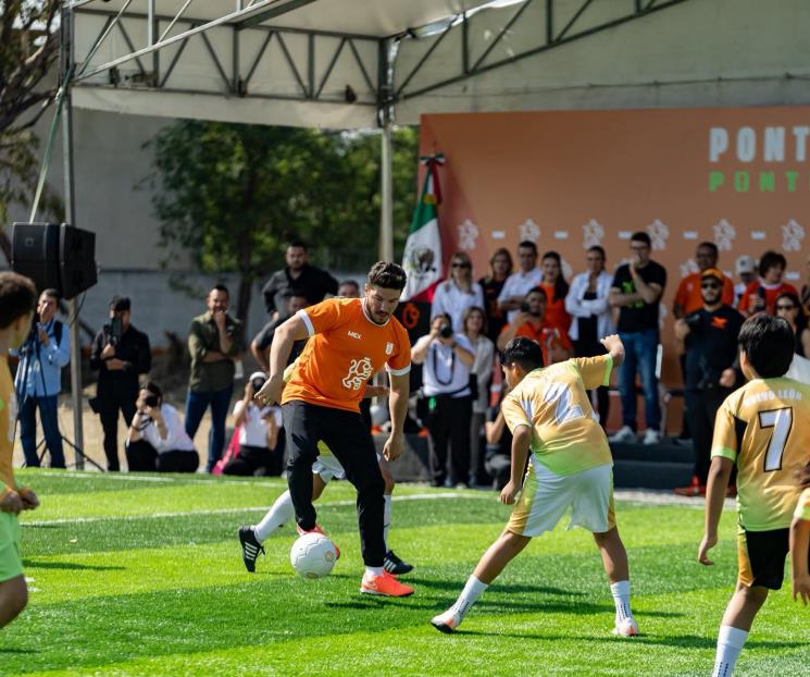 Entrega Samuel la primera de 300 canchas de futbol Entrega Samuel la primera de 300 canchas de futbol