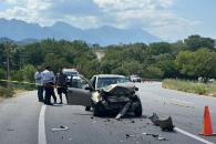 Pierde la vida al chocar en su auto