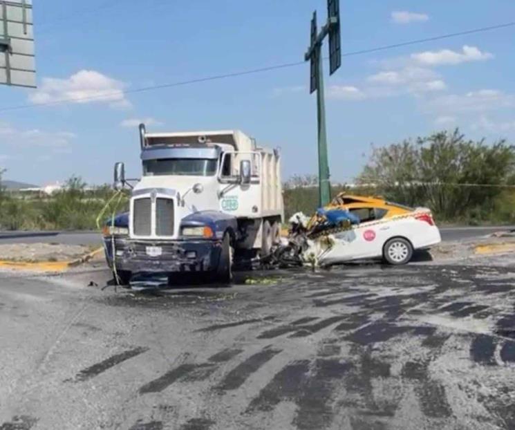 Pierde la vida taxista al chocar contra torton
