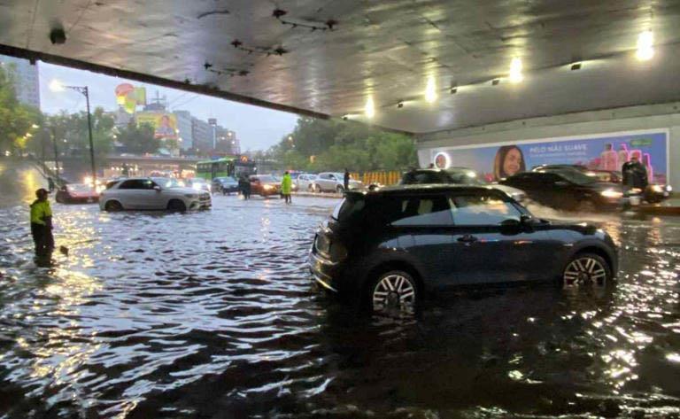 Activan alerta roja por lluvias fuertes en la CDMX