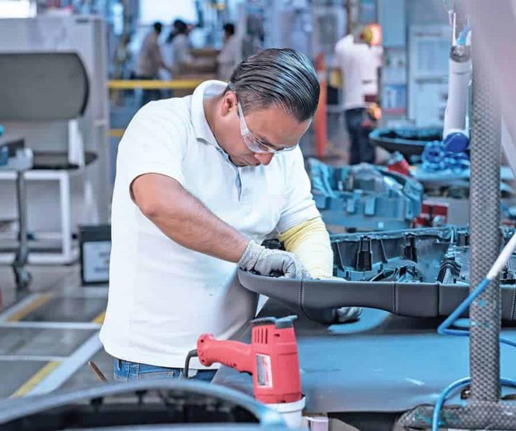 Cae manufactura en abril Cae manufactura en abril