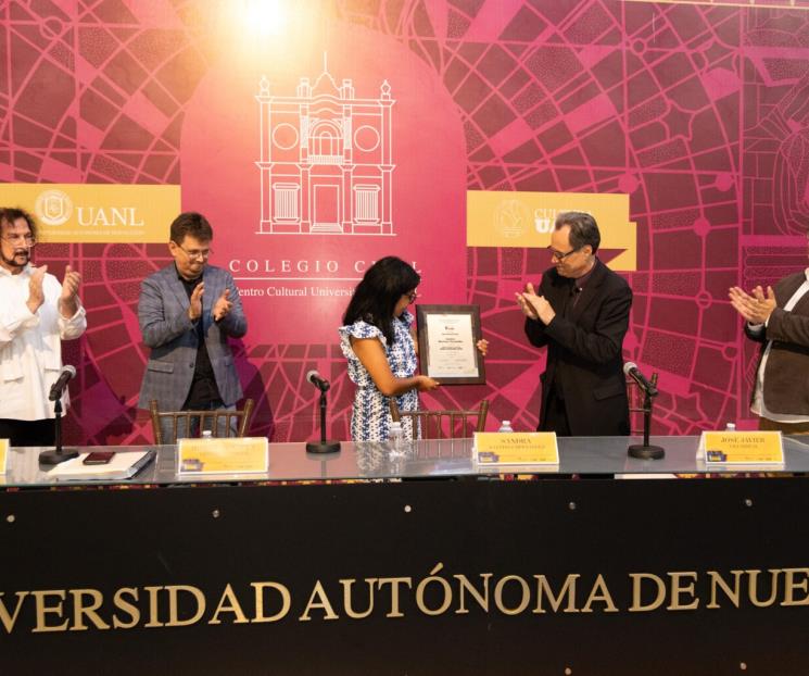 Entregan a Sandra Martínez Premio de Cuento José Alvarado 2025 Entregan a Sandra Martínez Premio de Cuento José Alvarado 2025
