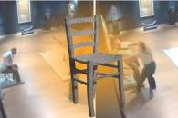 Así era la silla Van Gogh que fue destruida por un turista Así era la silla Van Gogh que fue destruida por un turista