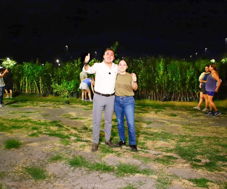 Entrega Manuel Guerra 3 mil 800 árboles frutales en la zona Cumbres Entrega Manuel Guerra 3 mil 800 árboles frutales en la zona Cumbres