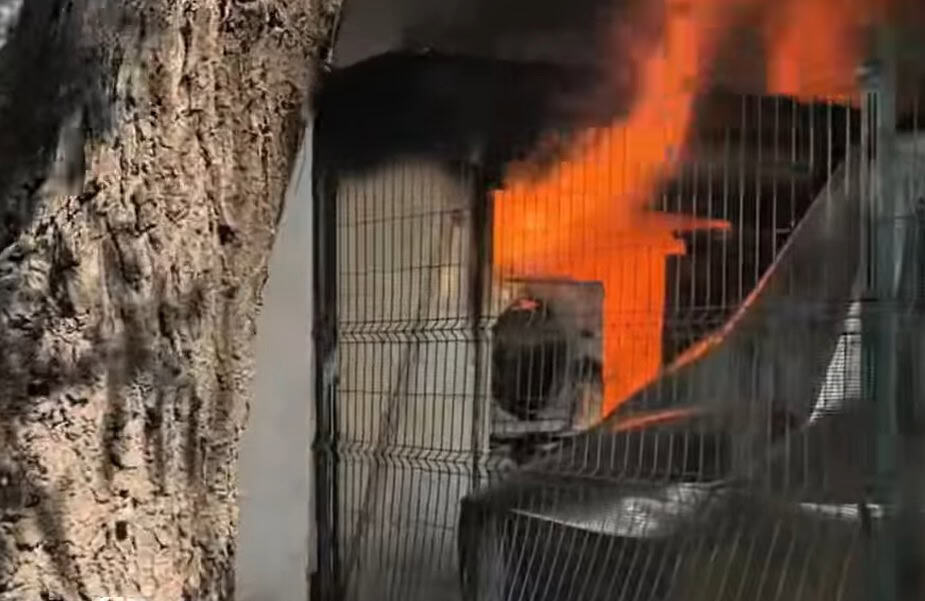 Un total de 540 estudiantes y maestros fueron evacuados de las instalaciones del Conalep ubicado en la Colonia Vidriera de Monterrey, al producirse un incendio en una de las bodegas.Dos hombres, presuntos integrantes de una banda relacionada con asaltos y robos con violencia en tiendas de conveniencia, fueron capturados por policías de Guadalupe.