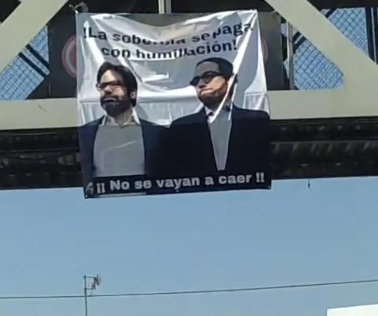 Colocan manta en San Nicolás contra directiva de Tigres Colocan manta en San Nicolás contra directiva de Tigres