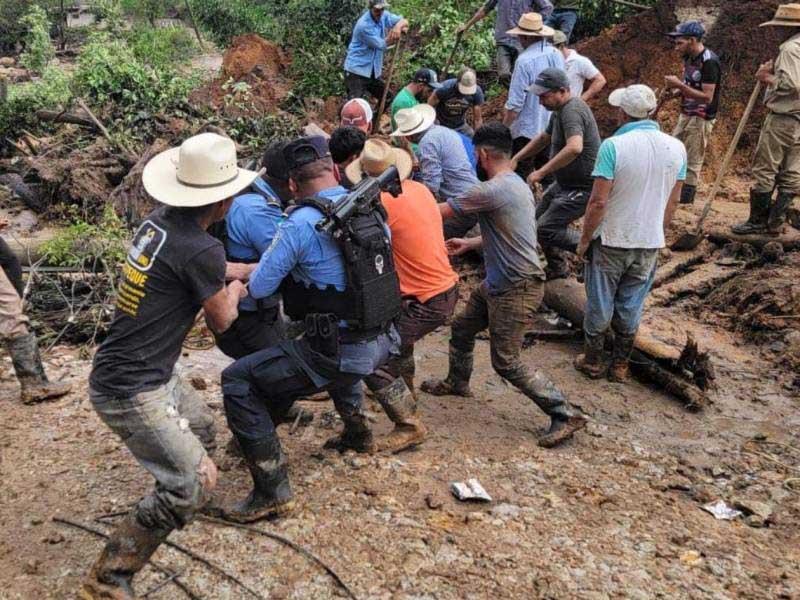 Aíslan lluvias del huracán Erick a miles de personas en Honduras Aíslan lluvias del huracán Erick a miles de personas en Honduras