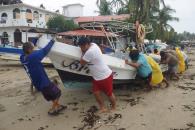 Erick daña y destruye embarcaciones de pescadores en Oaxaca Erick daña y destruye embarcaciones de pescadores en Oaxaca