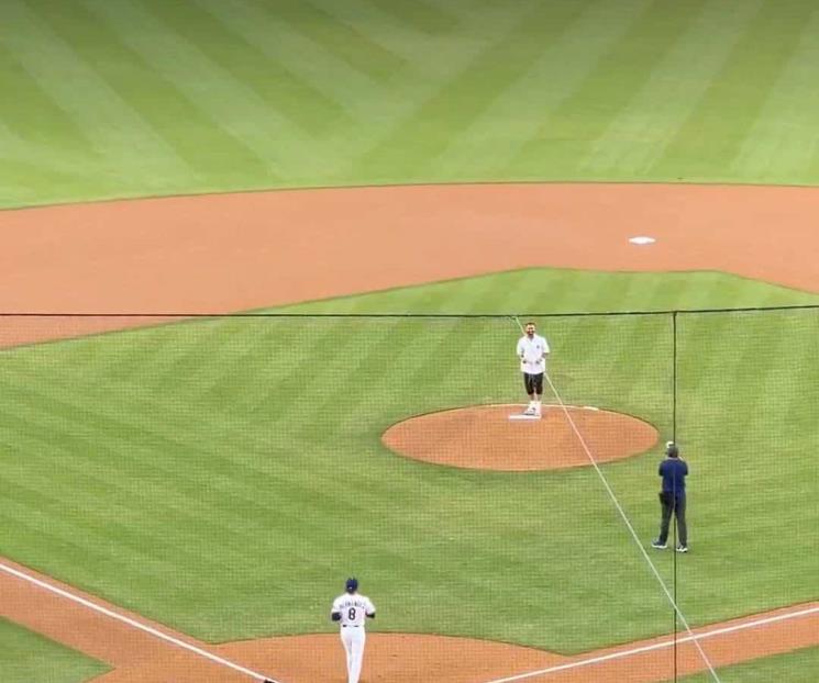 Lanza Sergio Ramos primera bola en estadio de los Dodgers