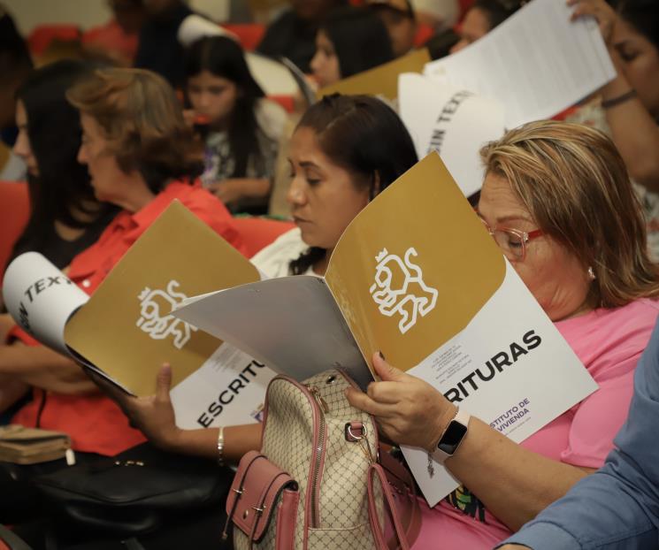Entrega Instituto de la Vivienda 140 escrituras en Salinas