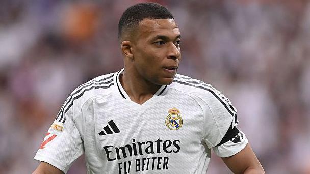 Hospitalizan a Mbappé Hospitalizan a Mbappé