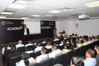 Capacitan a policías y tránsitos sobre el trato a menores migrantes