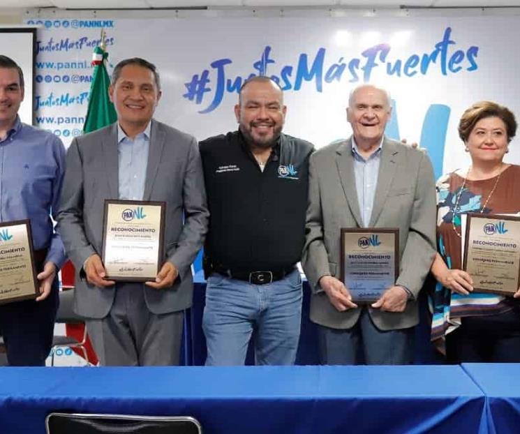 Nombran a siete ex dirigentes del PAN como Consejeros Vitalicios Nombran a siete ex dirigentes del PAN como Consejeros Vitalicios