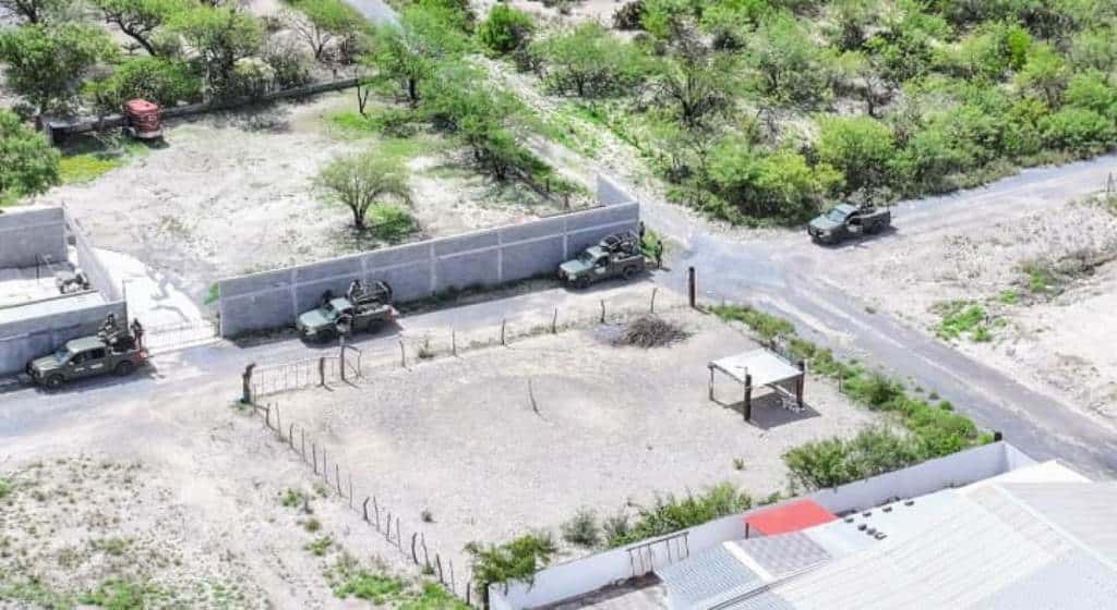 En un operativo sin precedentes y con apoyo de la tecnología, personal de Fuerza Civil Nuevo León y el Grupo de Coordinación Metropolitana, lograron localizar y rescatar con vida tres mujeres y un trabajador de la salud que estaban reportados como desaparecidos en la vía a Reynosa.
