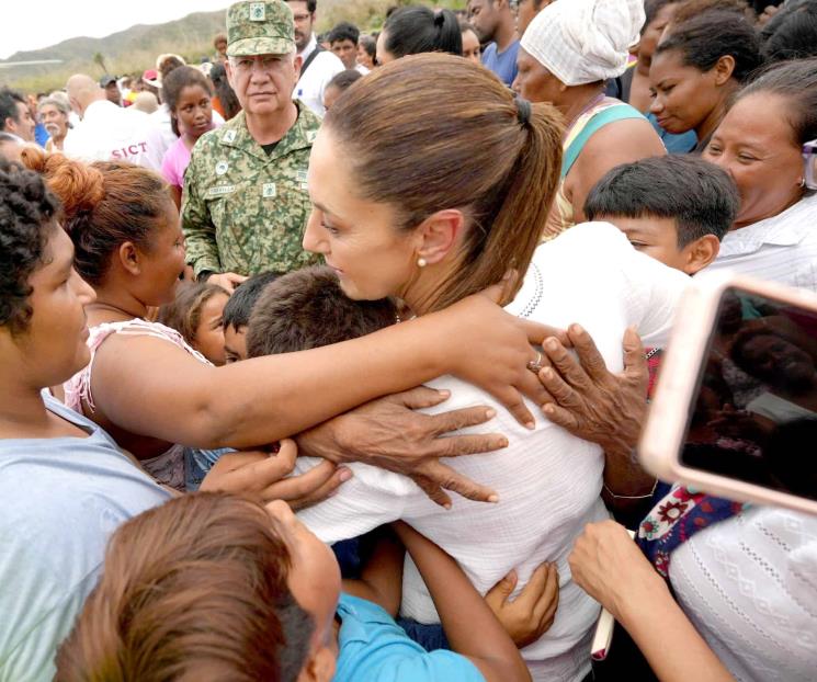 Visita Claudia comunidades afectadas tras paso de &acute;Erick&acute;