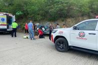 Resulta herido al perder frenos su vehículo