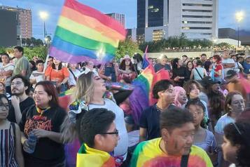 Piden con marcha inclusi&oacute;n de la comunidad LGBTQ+