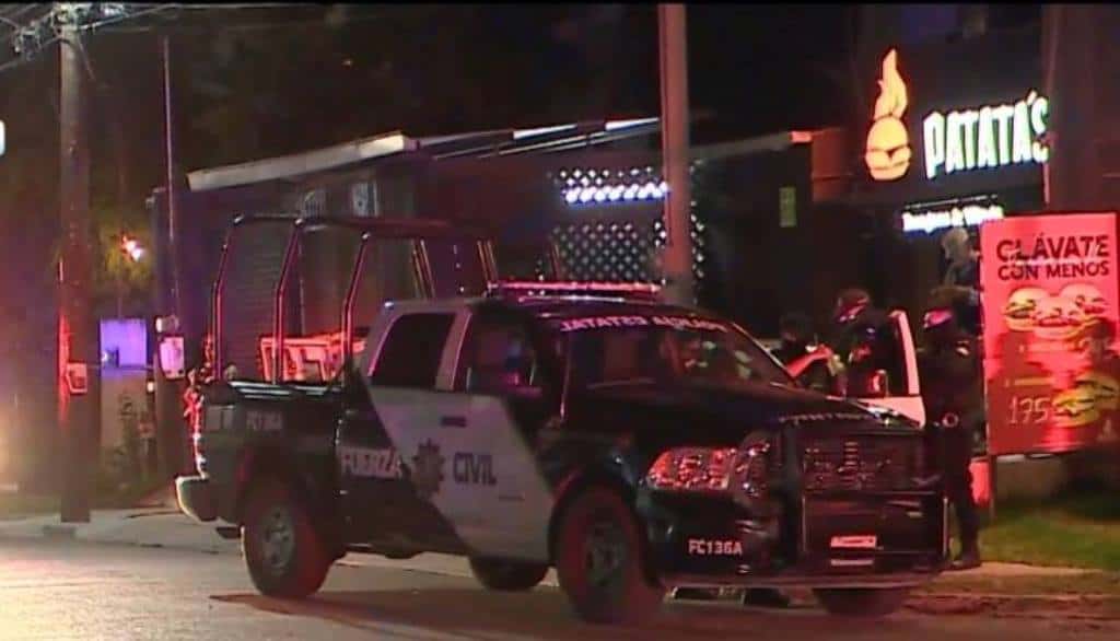 Un cliente de un conocido restaurante de la colonia México, terminó con diversas lesiones, al ser atacado con un arma blanca, al oponerse a un asalto.