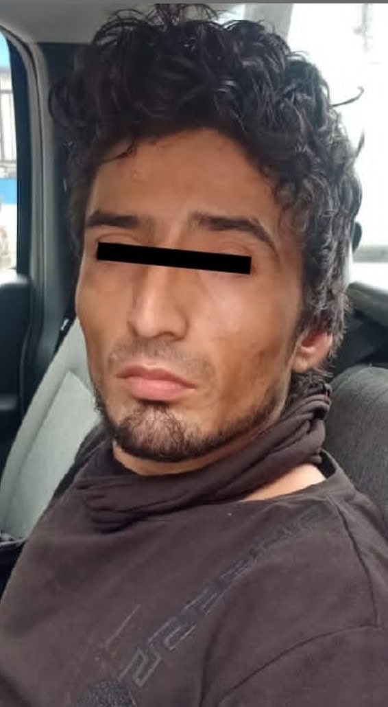 Elementos de la Secretaría de Seguridad y Vialidad de Salinas Victoria, detuvieron a un hombre por el delito de robo a casa habitación en la colonia Paseo San Isidro.