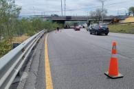 Arden matorrales en el Río Santa Catarina